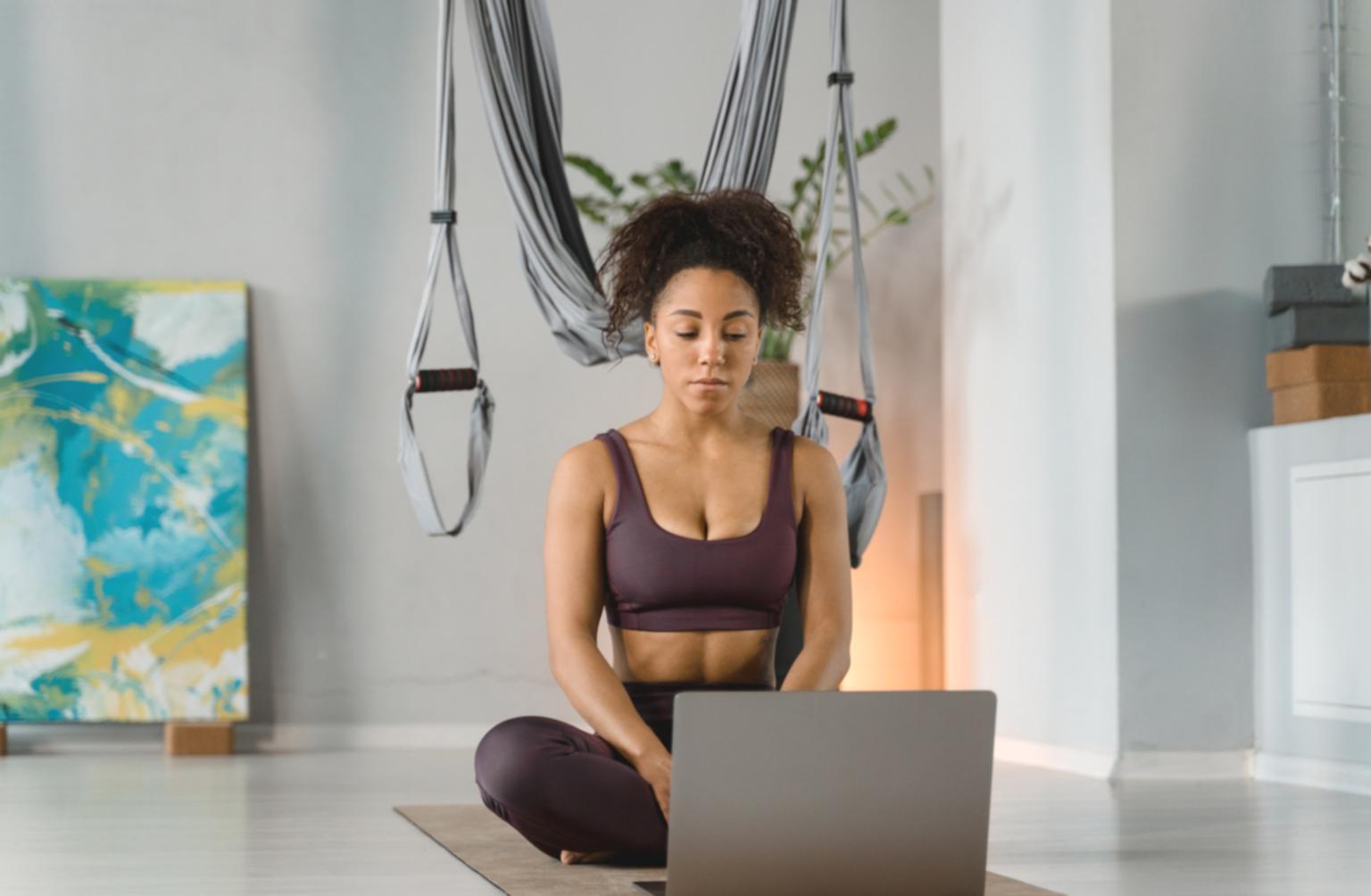 Утренняя или вечерняя практика: когда йога работает эффективнее